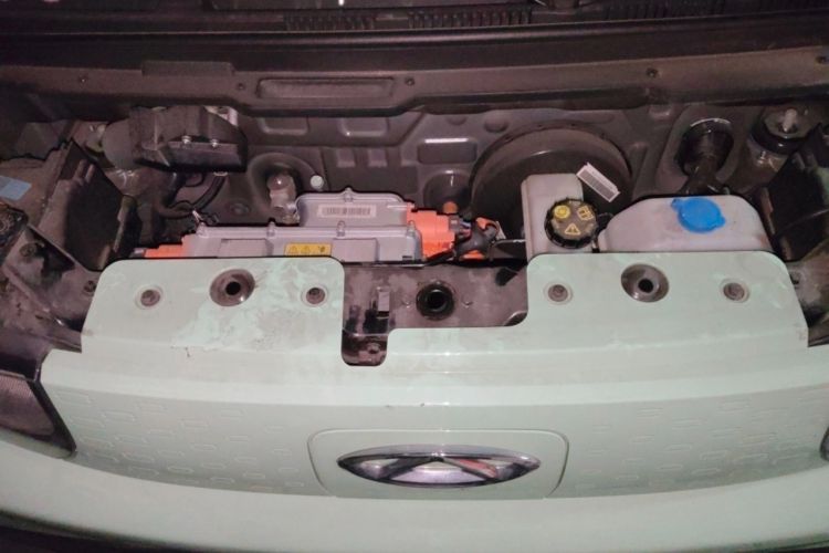 Used Chery New Energy QQ Ice Cream 2022 120km Milkshake Phosphate Lithium-Iron Engine Bay