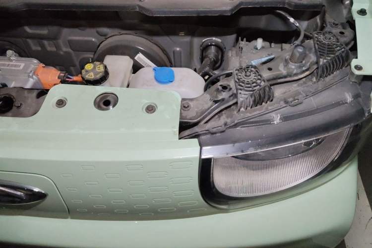 Used Chery New Energy QQ Ice Cream 2022 120km Milkshake Phosphate Lithium-Iron Engine Bay Left