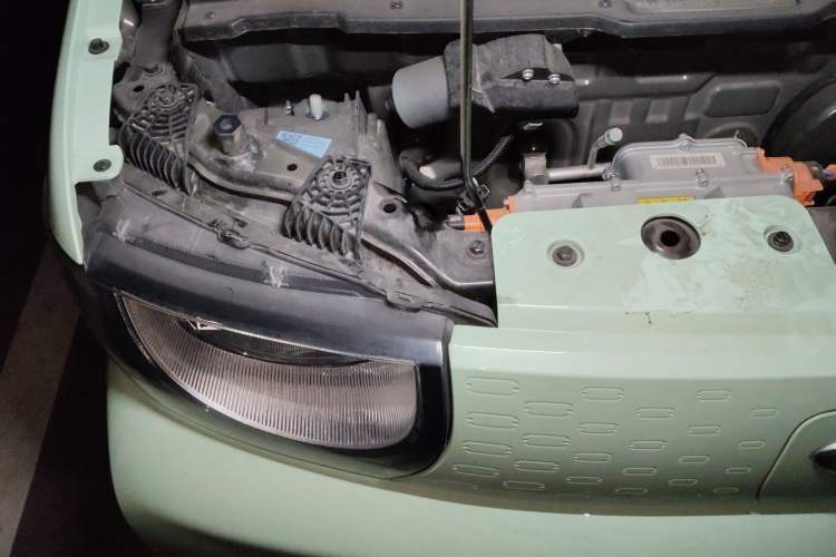 Used Chery New Energy QQ Ice Cream 2022 120km Milkshake Phosphate Lithium-Iron Engine Bay Right