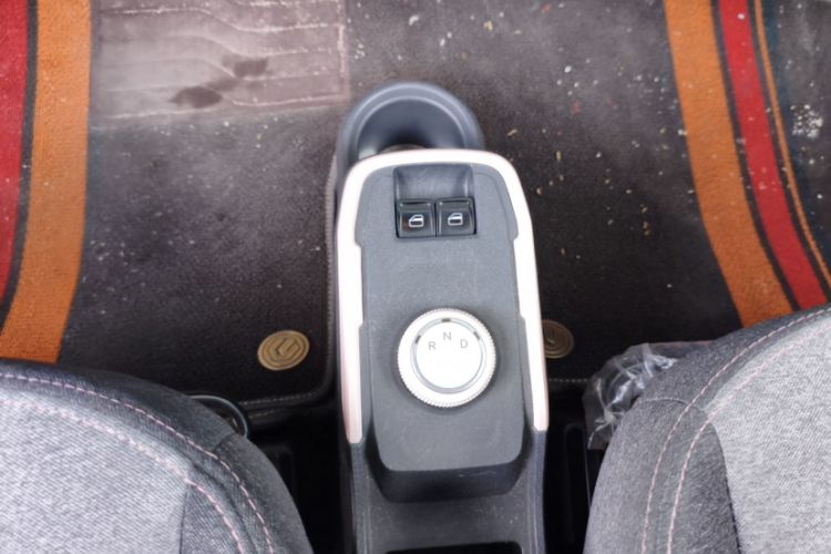 Used Chery New Energy QQ Ice Cream 2022 170km Sundae Phosphate Lithium-Ion Interior 1