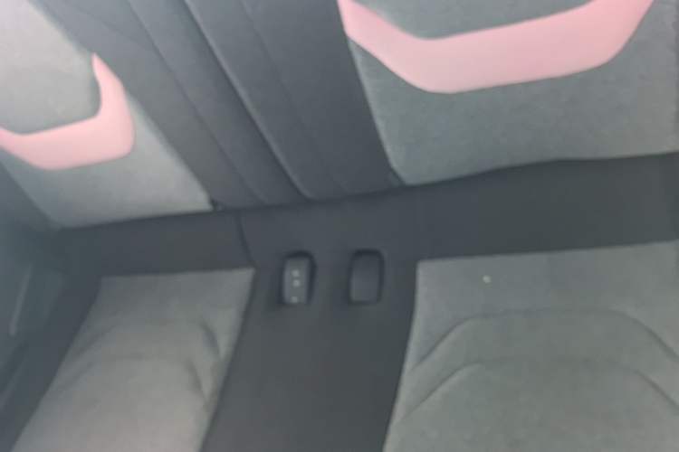 Used Chery New Energy QQ Ice Cream 2022 170km Sundae Phosphate Lithium-Ion Interior 1