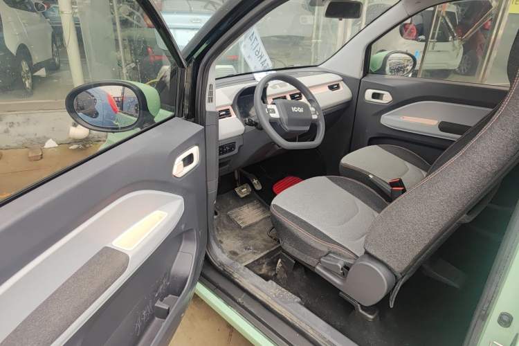 Used Chery New Energy QQ Ice Cream 2022 170km Sundae Phosphate Lithium-Ion Interior 2