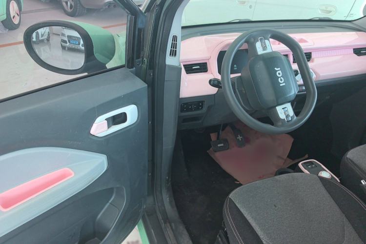Used Chery New Energy QQ Ice Cream 2022 170km Sundae Phosphate Lithium-Ion Interior 2