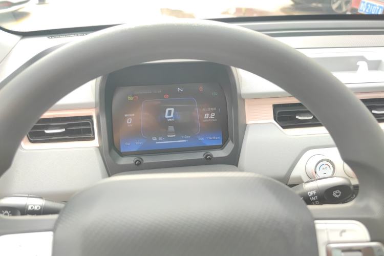 Used Chery New Energy QQ Ice Cream 2022 120km Milkshake Phosphate Lithium-Iron Interior 3