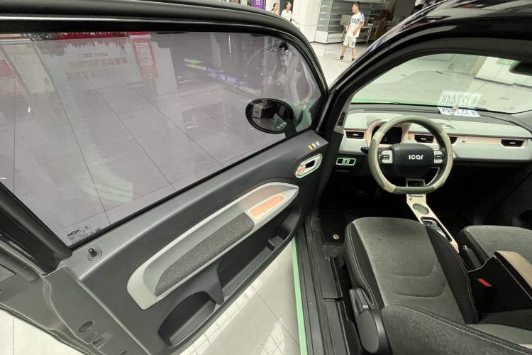 Used Chery New Energy QQ Ice Cream 2022 170km Sundae Phosphate Lithium-Ion Interior 6