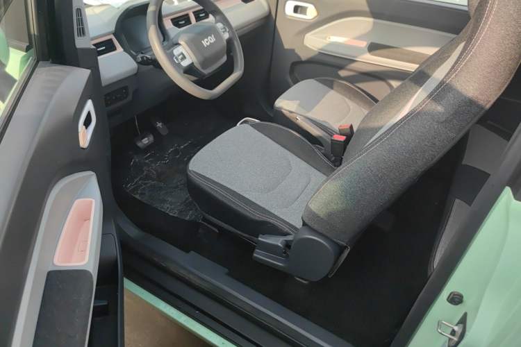 Used Chery New Energy QQ Ice Cream 2022 120km Milkshake Phosphate Lithium-Iron Left Front Seat
