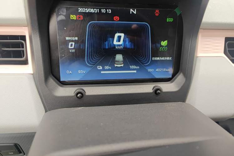 Used Chery New Energy QQ Ice Cream 2022 170km Sundae Phosphate Lithium-Ion Odometer Close Up