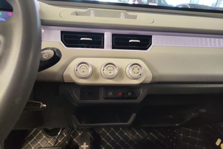 Used Chery New Energy QQ Ice Cream 2022 170km Sundae Phosphate Lithium-Ion Audio And AC Panel