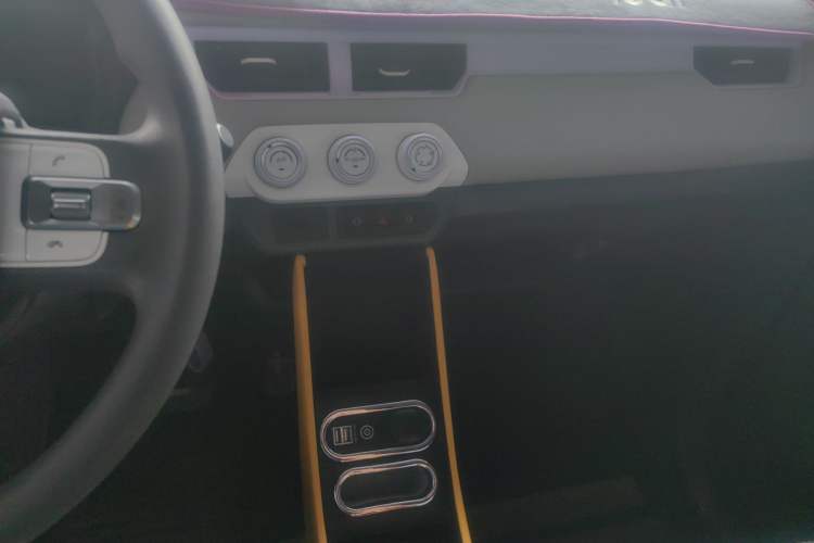 Used Chery New Energy QQ Ice Cream 2022 170km Sundae Phosphate Lithium-Ion Audio And AC Panel