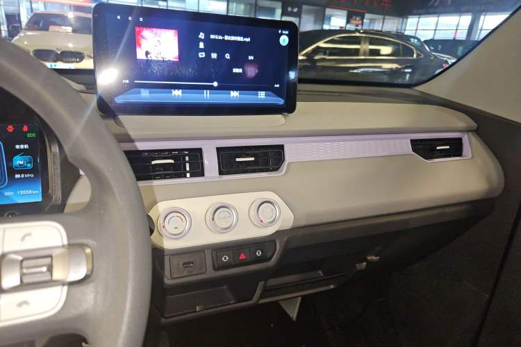 Used Chery New Energy QQ Ice Cream 2022 170km Sundae Phosphate Lithium-Ion Audio And AC Panel
