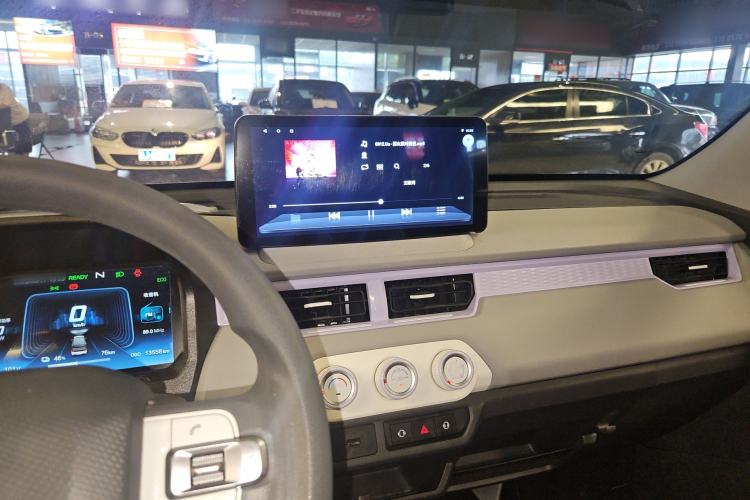 Used Chery New Energy QQ Ice Cream 2022 170km Sundae Phosphate Lithium-Ion Center Console