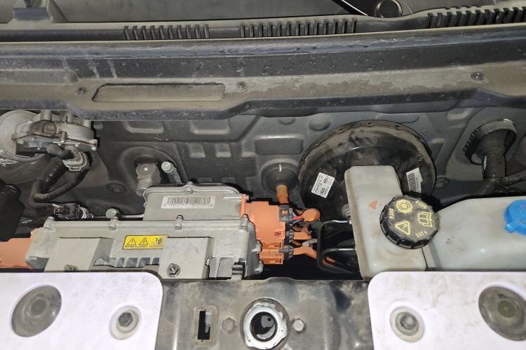 Used Chery New Energy QQ Ice Cream 2022 170km Sundae Phosphate Lithium-Ion Engine Bay