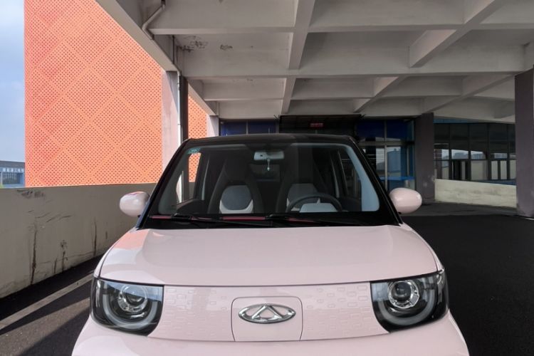 Used Chery New Energy QQ Ice Cream 2022 120km Conical Shape Lithium Iron Phosphate Exterior 2