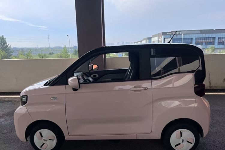 Used Chery New Energy QQ Ice Cream 2022 120km Conical Shape Lithium Iron Phosphate Exterior 4