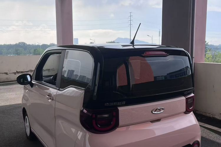 Used Chery New Energy QQ Ice Cream 2022 120km Conical Shape Lithium Iron Phosphate Exterior 5