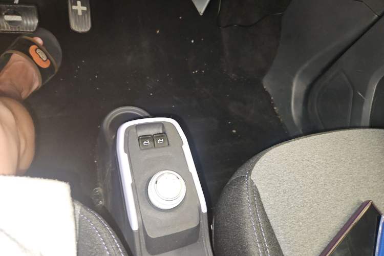 Used Chery New Energy QQ Ice Cream 2022 170km Sundae Phosphate Lithium-Ion Gear Lever