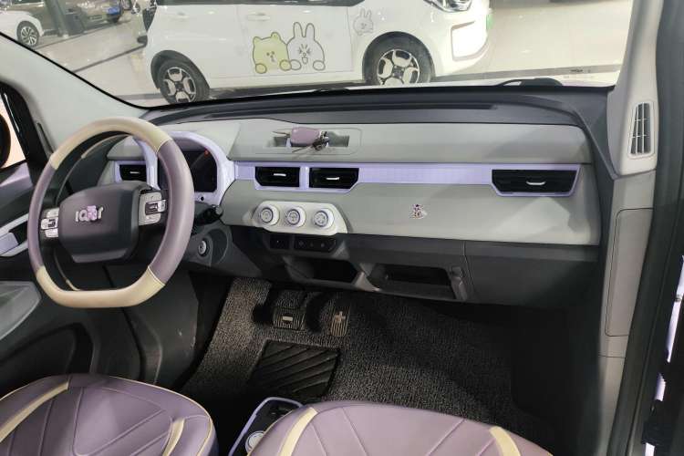 Used Chery New Energy QQ Ice Cream 2022 170km Sundae Phosphate Lithium-Ion Interior 1