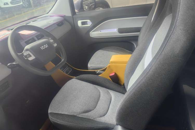 Used Chery New Energy QQ Ice Cream 2022 170km Sundae Phosphate Lithium-Ion Interior 1