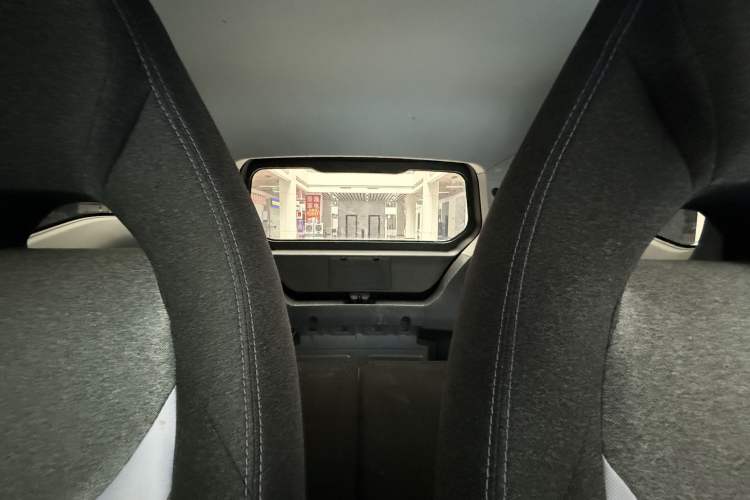 Used Chery New Energy QQ Ice Cream 2022 170km Sundae Phosphate Lithium-Ion Interior 1