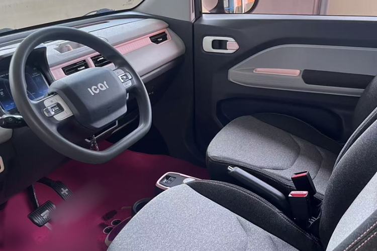 Used Chery New Energy QQ Ice Cream 2022 120km Conical Shape Lithium Iron Phosphate Interior 2