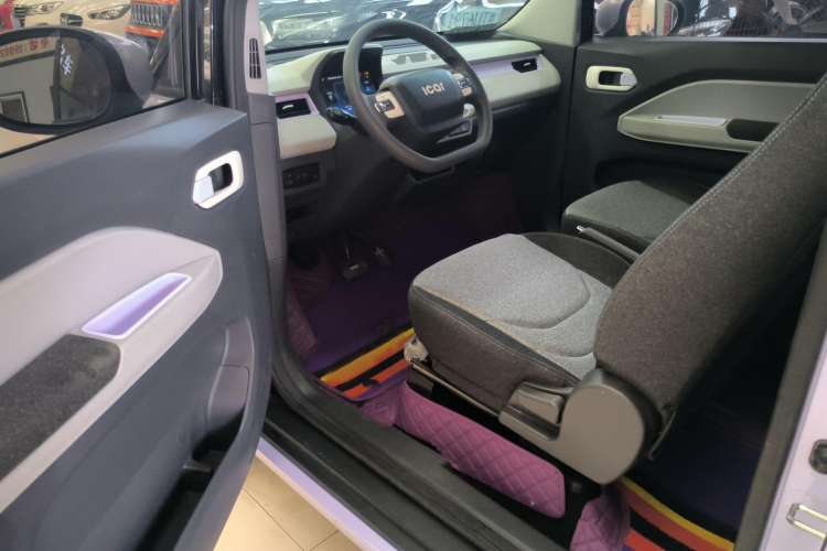 Used Chery New Energy QQ Ice Cream 2022 120km Conical Shape Lithium Iron Phosphate Interior 2