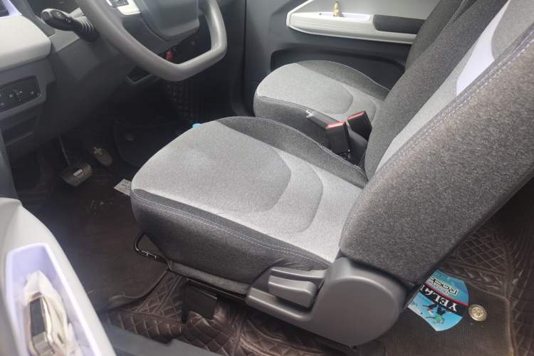 Used Chery New Energy QQ Ice Cream 2022 170km Sundae Phosphate Lithium-Ion Interior 2