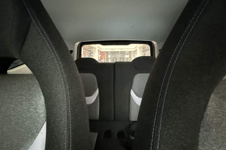 Used Chery New Energy QQ Ice Cream 2022 170km Sundae Phosphate Lithium-Ion Interior 2