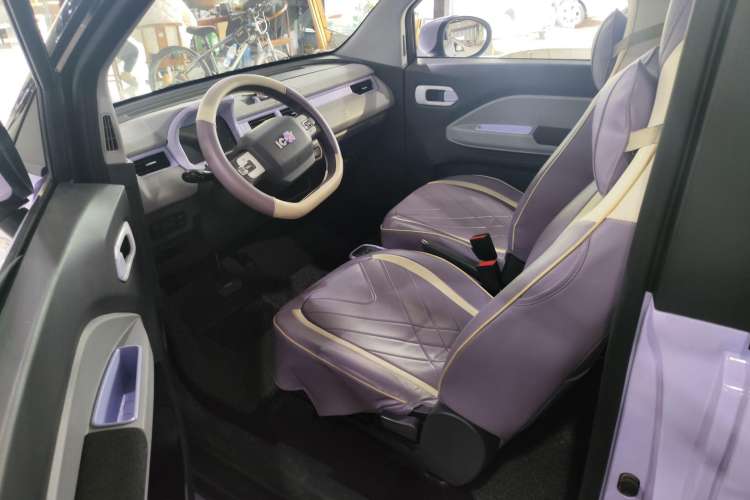 Used Chery New Energy QQ Ice Cream 2022 170km Sundae Phosphate Lithium-Ion Interior 3