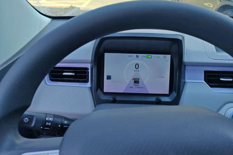 Used Chery New Energy QQ Ice Cream 2022 170km Sundae Phosphate Lithium-Ion Interior 3