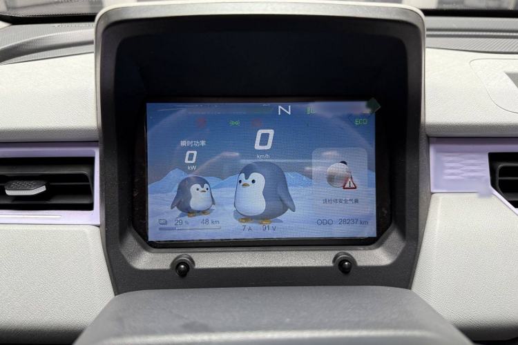 Used Chery New Energy QQ Ice Cream 2022 170km Sundae Phosphate Lithium-Ion Interior 3