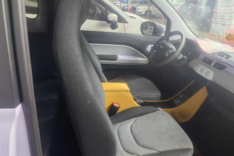 Used Chery New Energy QQ Ice Cream 2022 170km Sundae Phosphate Lithium-Ion Interior 4