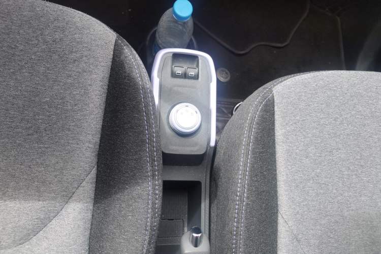 Used Chery New Energy QQ Ice Cream 2022 170km Sundae Phosphate Lithium-Ion Interior 5