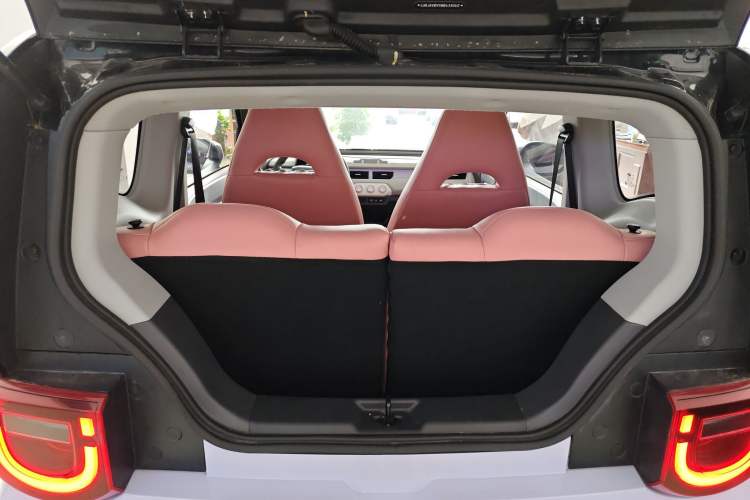 Used Chery New Energy QQ Ice Cream 2022 170km Sundae Phosphate Lithium-Ion Interior 8