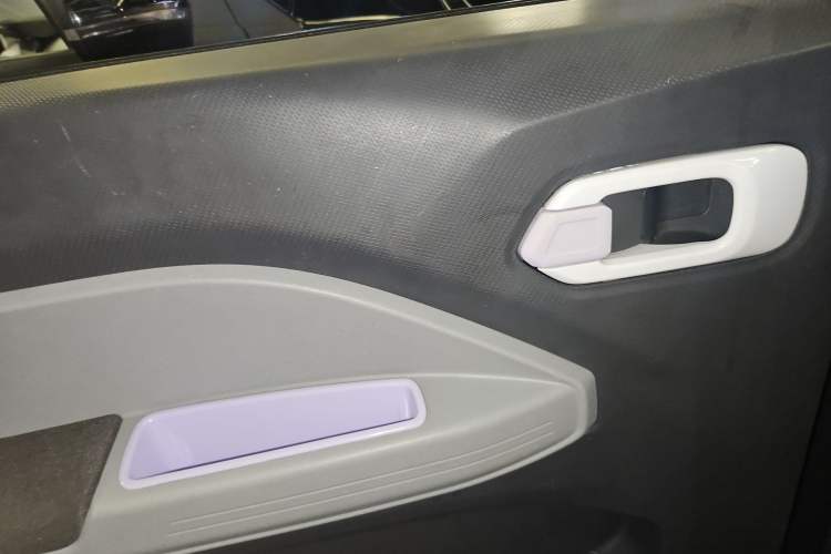 Used Chery New Energy QQ Ice Cream 2022 170km Sundae Phosphate Lithium-Ion Left Front Door Interior