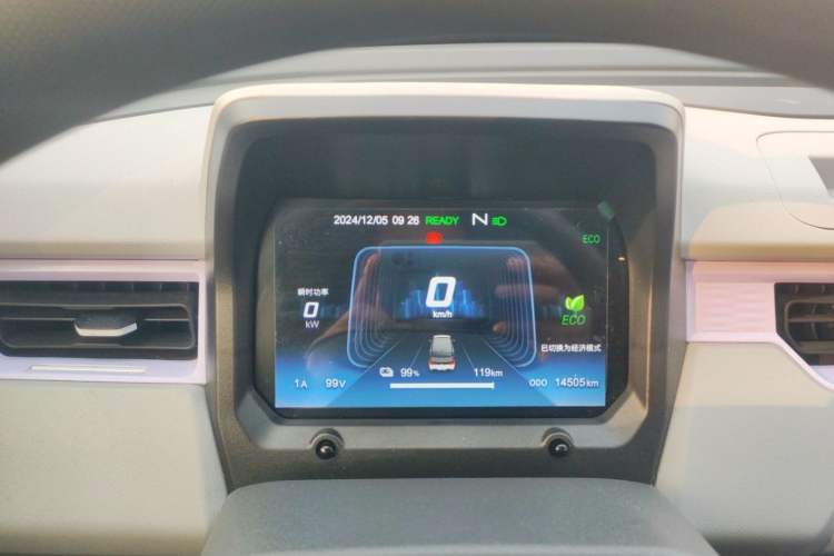 Used Chery New Energy QQ Ice Cream 2022 120km Conical Shape Lithium Iron Phosphate Odometer Close Up