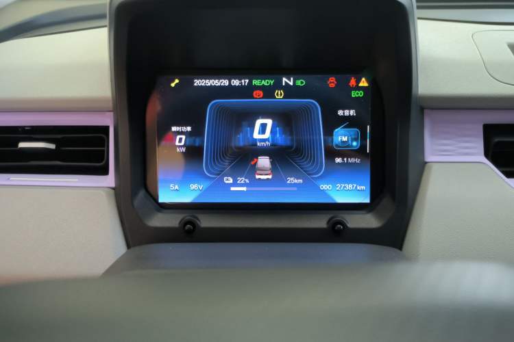 Used Chery New Energy QQ Ice Cream 2022 120km Conical Shape Lithium Iron Phosphate Odometer Close Up