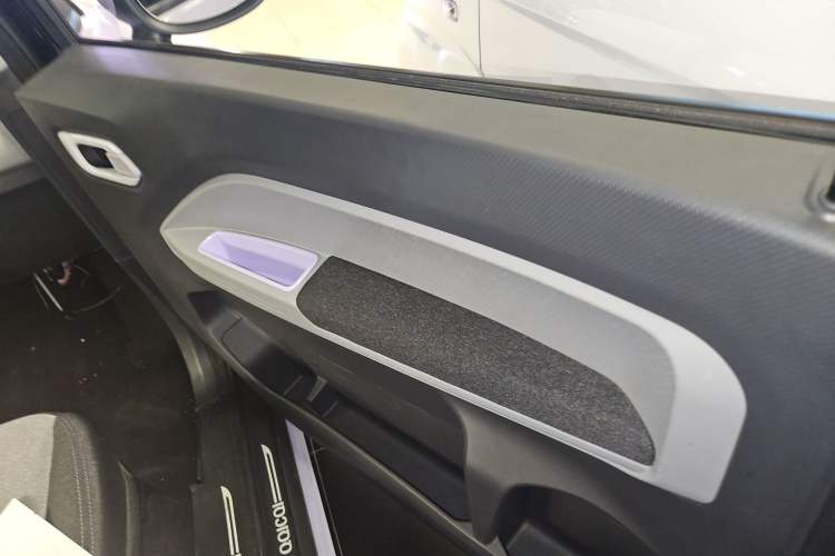Used Chery New Energy QQ Ice Cream 2022 170km Sundae Phosphate Lithium-Ion Right Front Door Interior