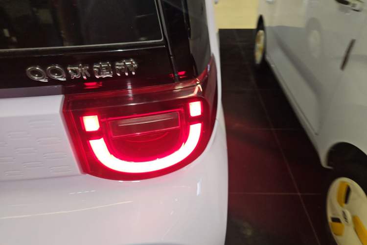 Used Chery New Energy QQ Ice Cream 2022 170km Sundae Phosphate Lithium-Ion Right Rear Taillight
