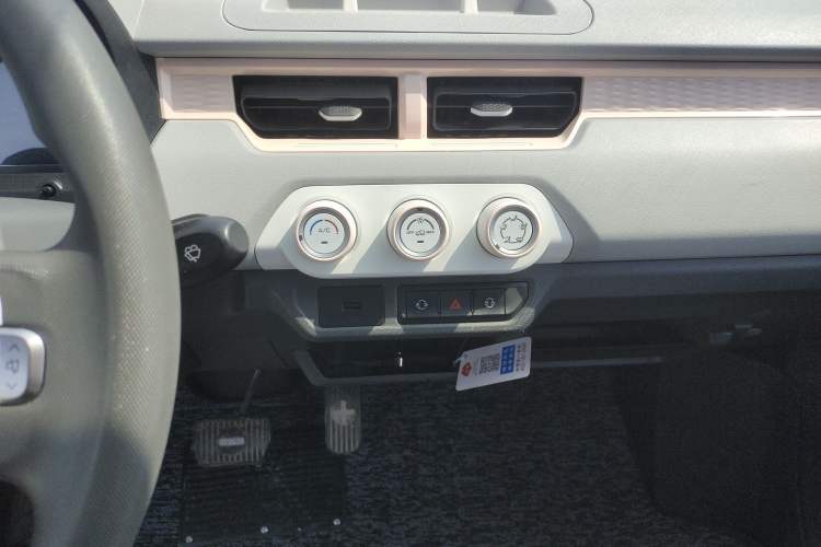 Used Chery New Energy QQ Ice Cream 2022 170km Sundae Phosphate Lithium-Ion Audio And AC Panel