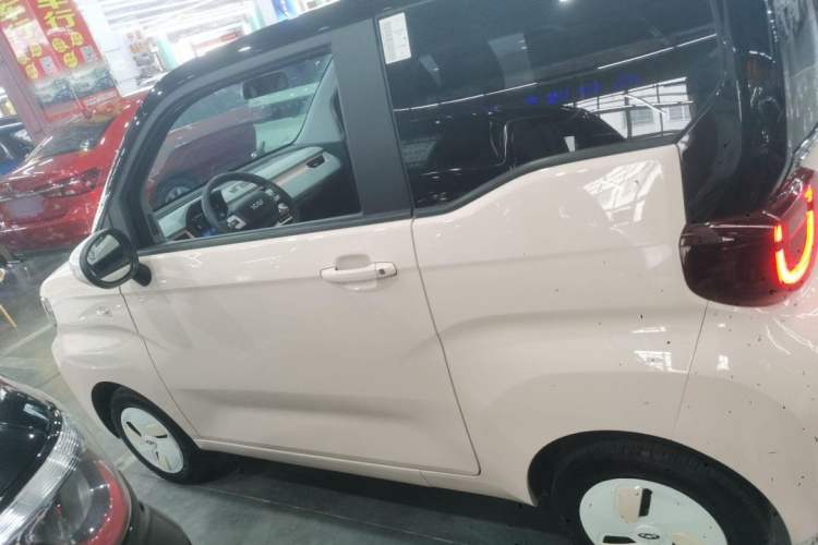 Used Chery New Energy QQ Ice Cream 2022 170km Sundae Phosphate Lithium-Ion Exterior 4
