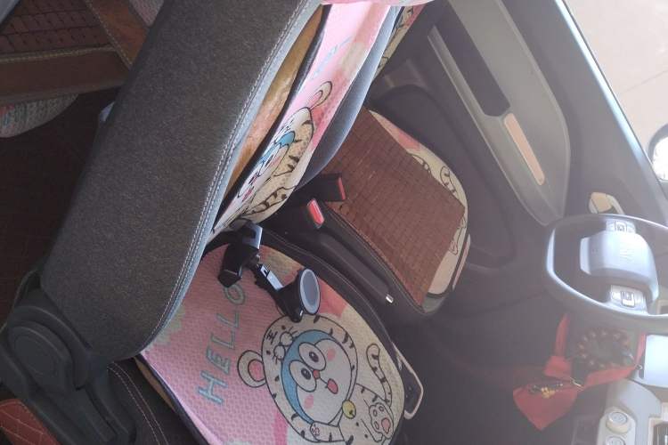 Used Chery New Energy QQ Ice Cream 2022 170km Sundae Phosphate Lithium-Ion Interior 1