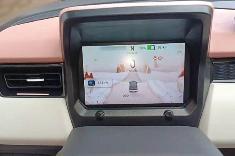 Used Chery New Energy QQ Ice Cream 2022 170km Sundae Phosphate Lithium-Ion Interior 2