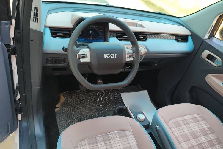 Used Chery New Energy QQ Ice Cream 2022 170km Sundae Phosphate Lithium-Ion Interior 2