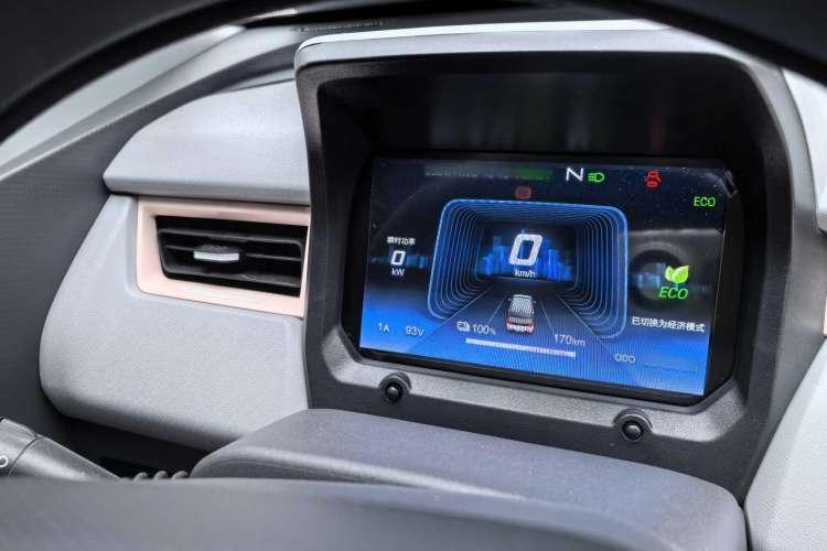 Used Chery New Energy QQ Ice Cream 2022 170km Sundae Phosphate Lithium-Ion Interior 2