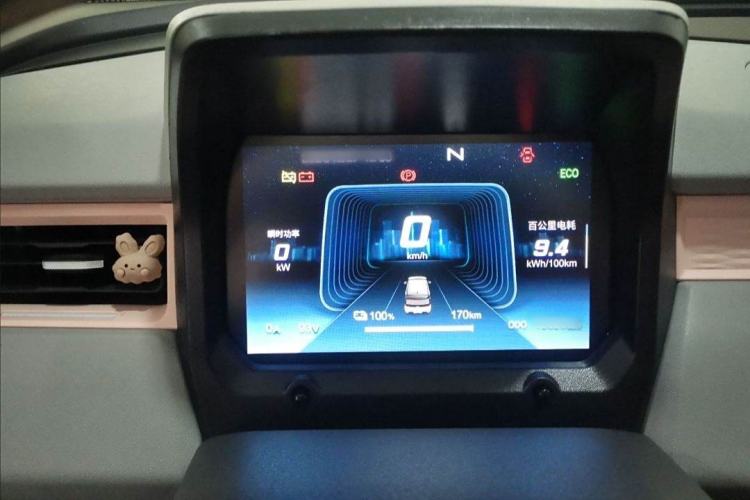 Used Chery New Energy QQ Ice Cream 2022 170km Sundae Phosphate Lithium-Ion Interior 2