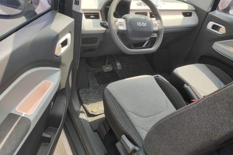 Used Chery New Energy QQ Ice Cream 2022 170km Sundae Phosphate Lithium-Ion Interior 2