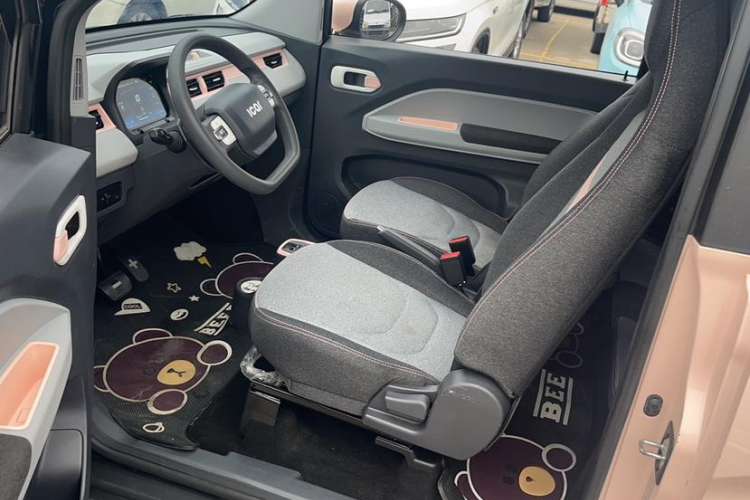 Used Chery New Energy QQ Ice Cream 2022 170km Sundae Phosphate Lithium-Ion Interior 3