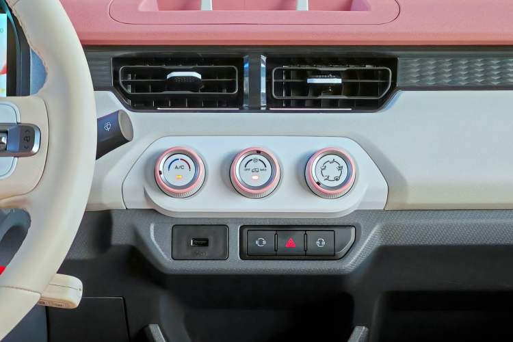 Used Chery New Energy QQ Ice Cream 2022 Taohuanxi Sweet Peach Edition Interior 3