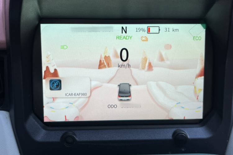 Used Chery New Energy QQ Ice Cream 2022 170km Sundae Phosphate Lithium-Ion Interior 3