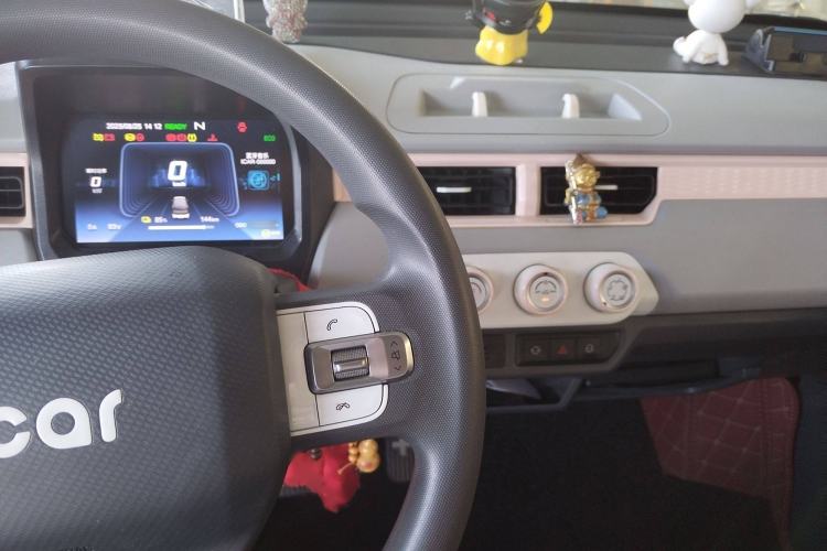 Used Chery New Energy QQ Ice Cream 2022 170km Sundae Phosphate Lithium-Ion Interior 4